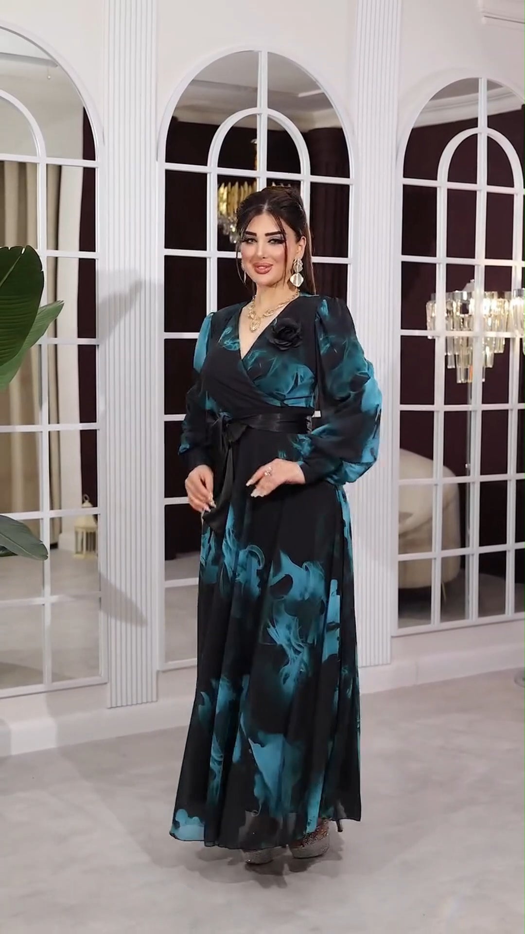 Amara™ | Elegancka sukienka maxi z niebieskim wzorem dymu