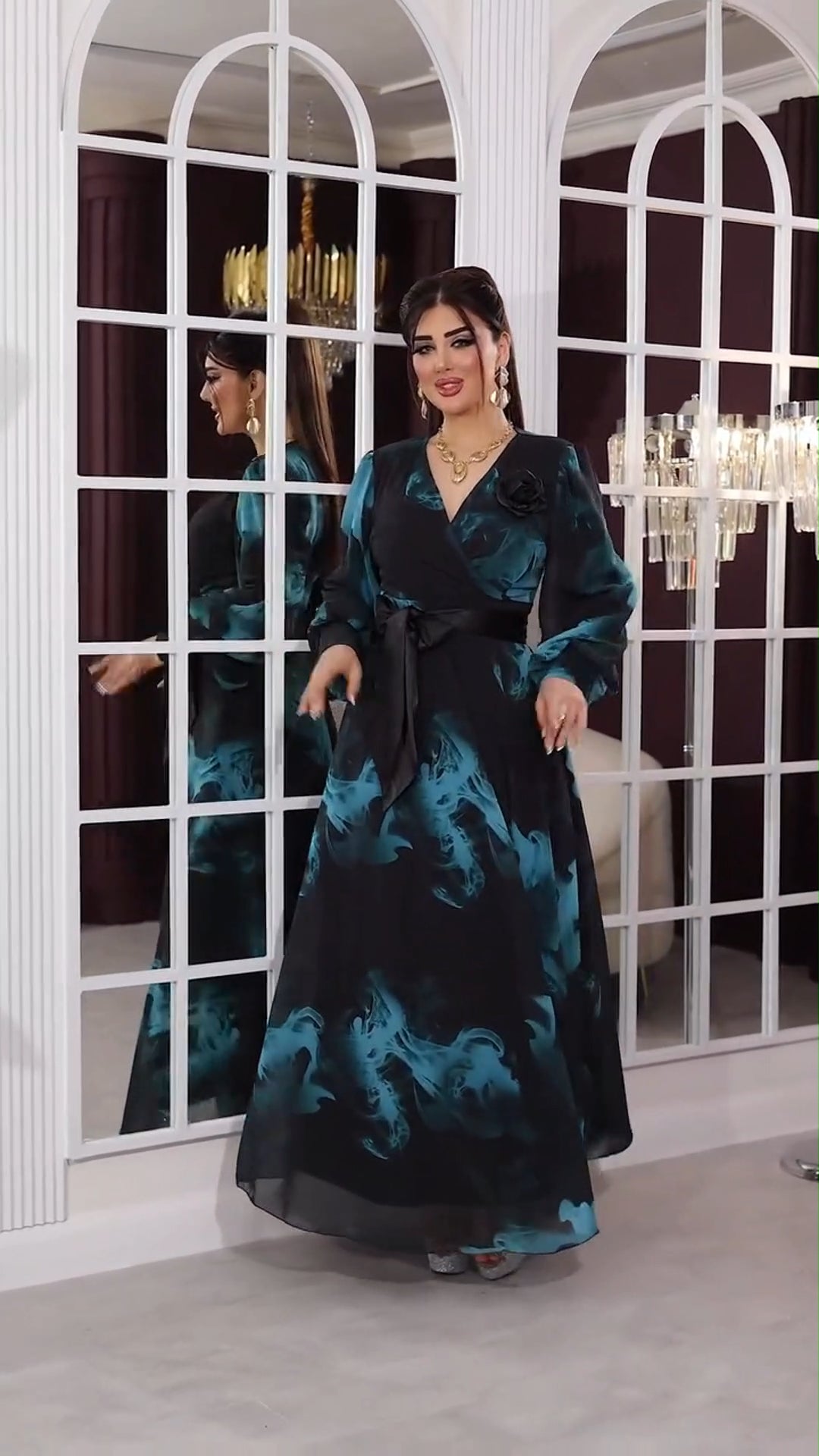 Amara™ | Elegancka sukienka maxi z niebieskim wzorem dymu